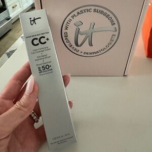 IT COSMETICS CC+ Cream Full Coverage Color Correcting Foundation Light